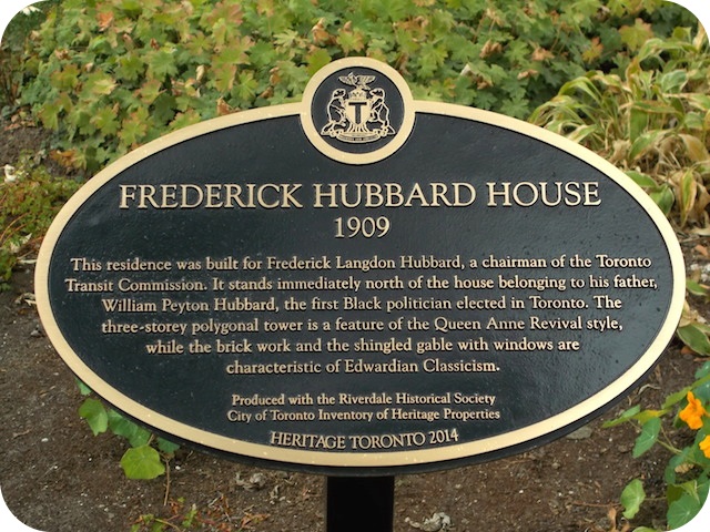 Plaque Photo